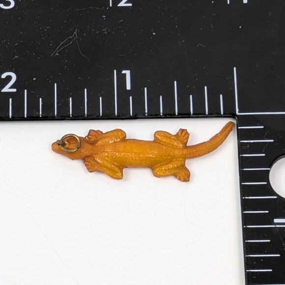 Vintage Japan Lizard Charm Orange Plastic Gumball Prize Cracker Jack Toy 1950s - Picture 1 of 3